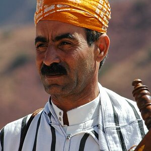 Musiker in Bergsiedlung, Atlas-Gebirge/Marokko