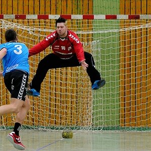 Achte auf den Ball