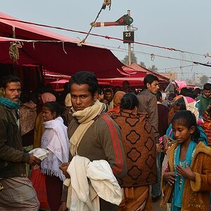 Markt auf den Bahnhofsgleisen von Bogra
7911