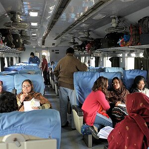 im Expresszug nach Dhaka
8359