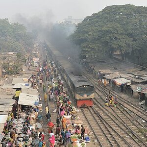 2804 durchfährt den Markt
Bijoy Sarani Tajgaon Link Road, Dhaka
9064