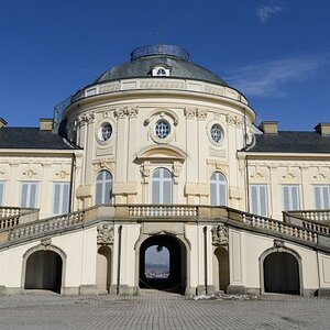 Schloss Solitude, Stuttgart
Objektiv-Test: AF-S Nikkor 28mm f/1.8G
ISO 100; 1/400; F/9

http://www.schloss-solitude.de/de/schloss-solitude/Kurzinfo/28