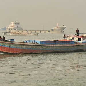 Schiffe am Zusammenfluß von Meghna und Padma
5686