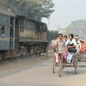 2401 bei der Einfahrt in Chandpur
2670