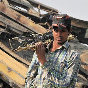 Arbeiter auf Abwrackwerft in Chittagong
 6485