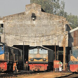 Im Bahnbetriebswerk von Chittagong
Pahartali
6710
