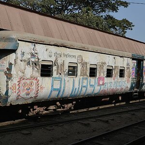 ehemaliger Triebwagen wird nur noch als Personenwagen verwendet.
Chittagong Old Station
3936