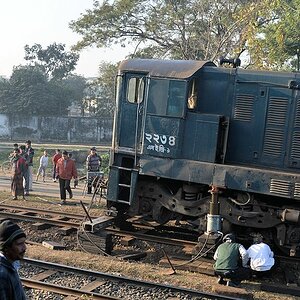 Lok 2234 wird aufgegleist
4033