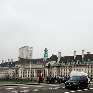 London Eye
daneben liegendes Gebäude mit: "Sealife", neuer "Dungeon" und Restaurants.