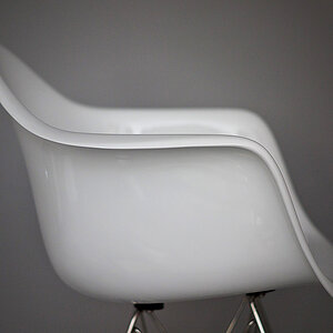 eames plastic chair