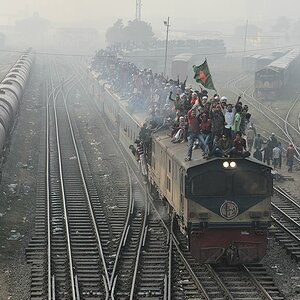 Zug mit 2802 nach Tongi
in Dhaka-Kamalapur
0830