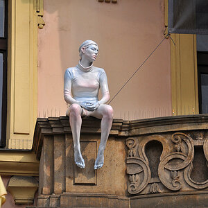 DSC 1127 Frau auf Balkon