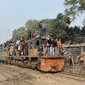 2611 am Bahnübergang der Pathna Road in Dhaka
0911