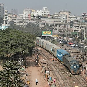 2020 mit Containerzug in Dhaka
1782