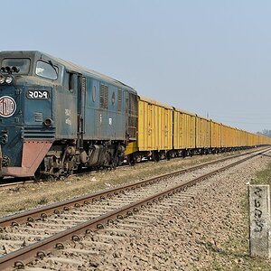 2017 mit dem "BC-Train" wartet in Pubai
auf einen Gegenzug und eine Überholung
1820