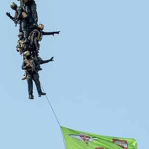 Jagdkommando des Österreichischen Bundesheeres bei einer Vorführung am 04.05.2013 in Wiener Neustadt.

Nikon D800 - Nikkor 80-400 AF-S