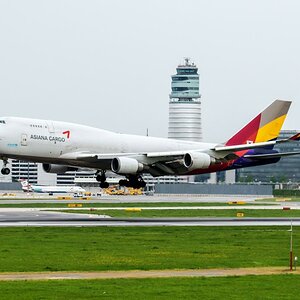 Boeing 747-400F der Asiana Cargo bei der Landung in Wien.

Nikon D800 - Nikkor 80-400 AF-S