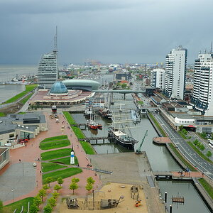 704 5276 cnx nff - Bremerhaven, Blick vom Radarturm in nördl. Richtung auf die "Havenwelten".
