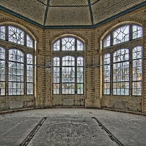 BeelitzHeilstättenD70DSC 8927And2More DxOVP

Saal in der Männerklinik der Beelitz Heilstätten
Fotoführung mit Go2know 11. März 2012
HDR aus 3
Kamera: 
