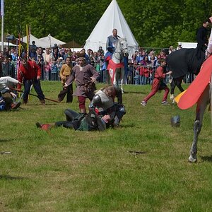 Ritter nach dem Sturz vom Pferd (keine Showeinlage)
Flachsmarkt Krefeld Linn 2013