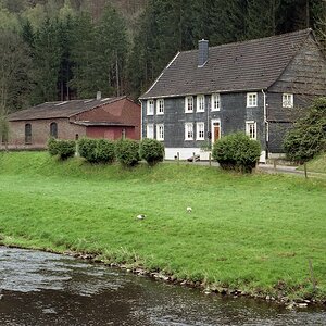 comp img177 bearbeitet

F80 und Nikon 50mm f1.8 auf Paradies 200