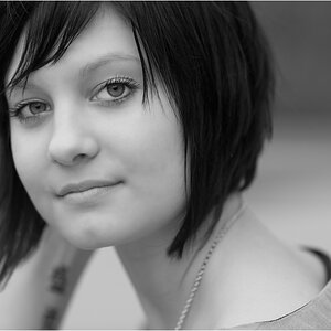 Nadine, Königsplatz München, März 2009

NikonD700 + 135mm/f2DC
raw ISO200 1/1000 f3.2