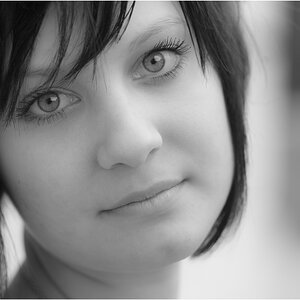 Nadine, Königsplatz München, März 2009

NikonD700 + 135mm/f2DC
raw ISO200 1/400 f4