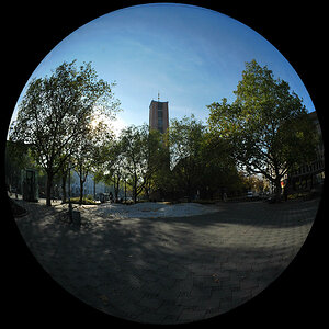 Fisheye-Aufnahme:
Sendlinger Tor-Platz in München im Herbst
