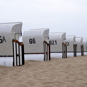 Strandkörbe am Strand vom Kölpinsee