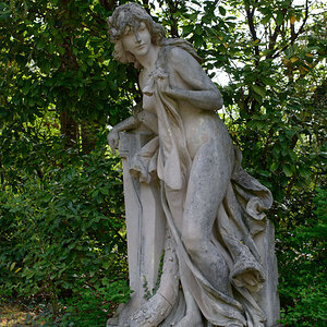 statue