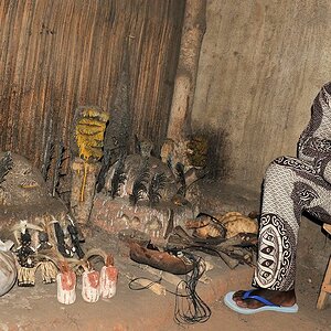 Voodoo Master auf dem Fetischmarkt in Lomé 7712