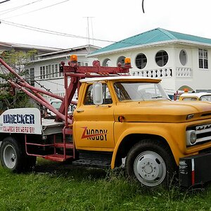 Abschleppwagen
0213