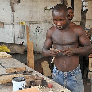 Sargbauer bei der Arbeit 7917