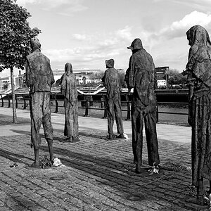 2130525 1332 sw Denkmal Hungersnot Dublin 1000h