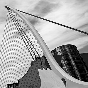 2130525 1345 sw Samuel Beckett Bridge Dublin 1000h
