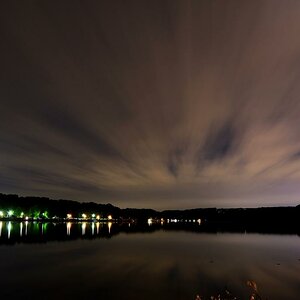 Nikon D600 mit Kitobjektiv 18-55mm.
Aufgenommen am Baldeneysee in Essen-Heisingen.
Einstellungen weiß ich nicht mehr genau ca ISO L1.0 und 5-7 min Bel