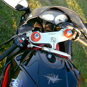 Cockpit der Senna -  Serienummer 149,es wurden nur 300 Stück hergestellt

Die F4 1000 SENNA ist ein Motorrad der Kategorie Superbikes des italienische