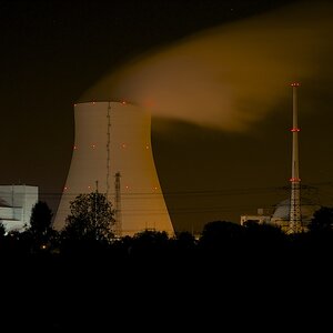 E.ON KKI (Kernkraftwerk Isar) bei Nacht