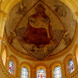 Paray-le-Monial France, Basilique du Sacré-Coeur, Deckengemälde 14Jh. im Chor 
DSD 5657