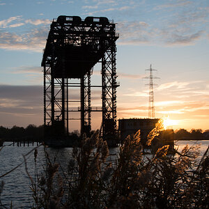 Sonnenuntergang an der Hubbrücke in Karnin