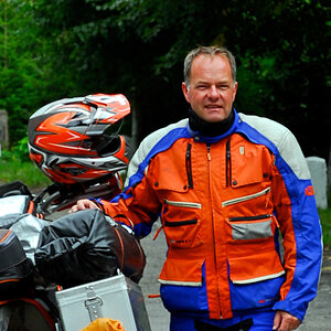 Ich in rustikalem Biker-Outfit