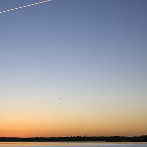 Rin un rut   
Abflug + Landung   
Unten + Oben   
Kommen + Gehen   
D 70s + AF Nikkor 28-105 mm 3.5-4.5 D   
38mm  f8  1/160  Iso400   
22.3.2012 19:3