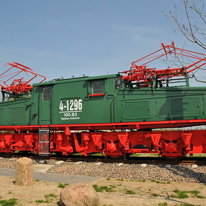 DSC 48560001