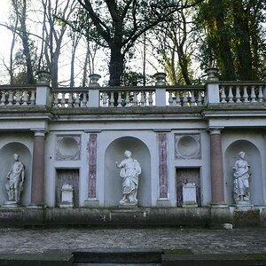 Statuen 1
