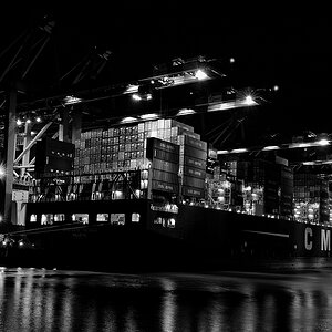 Eurogate und Burchardkai abends,CMA CGM Nevada 034 DxO