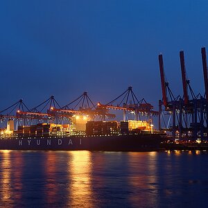 CT Altenwerder abends,HYUNDAI Together,NYK Orion 022