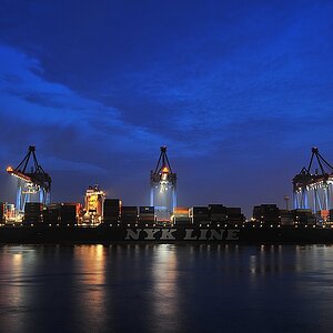 CT Altenwerder abends,HYUNDAI Together,NYK Orion 035