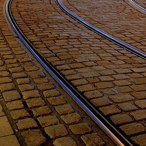 Trambahnschienen bei Nacht