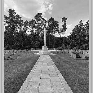 Eingang engl Soldatenfriedhof