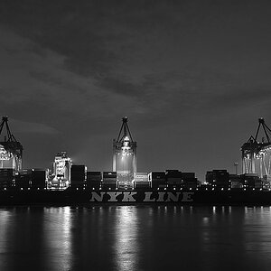 CT Altenwerder abends,NYK Orion 038 v